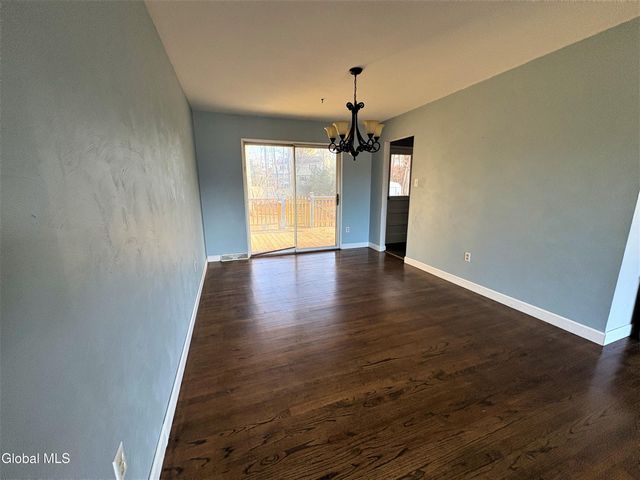 12 Clove Court, Clifton Park, NY 12065