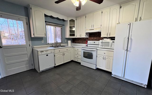 12 Clove Court, Clifton Park, NY 12065