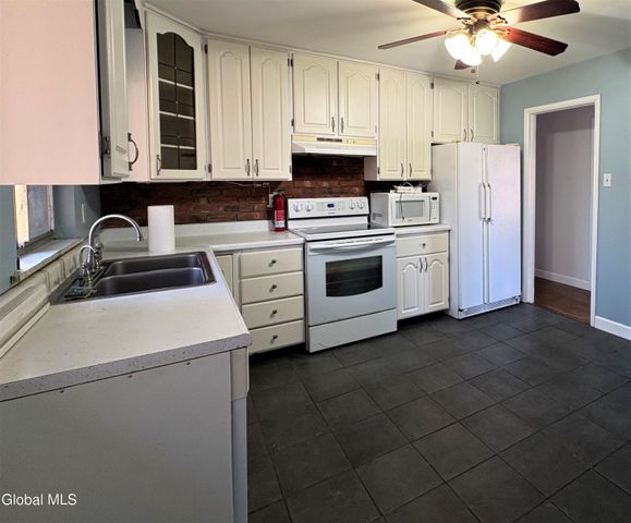 12 Clove Court, Clifton Park, NY 12065