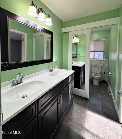 12 Clove Court, Clifton Park, NY 12065