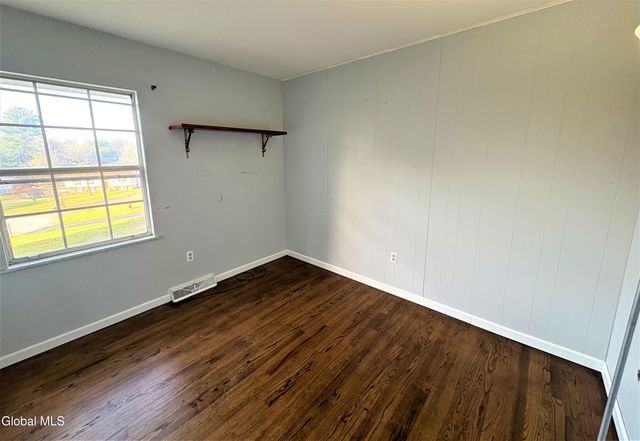 12 Clove Court, Clifton Park, NY 12065