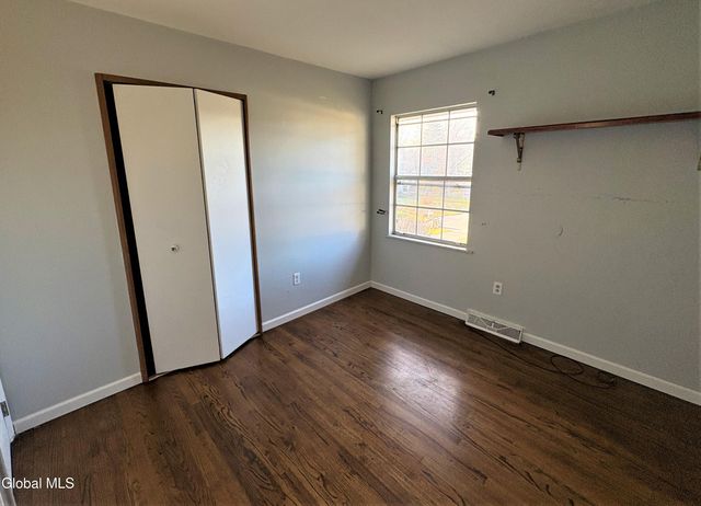 12 Clove Court, Clifton Park, NY 12065