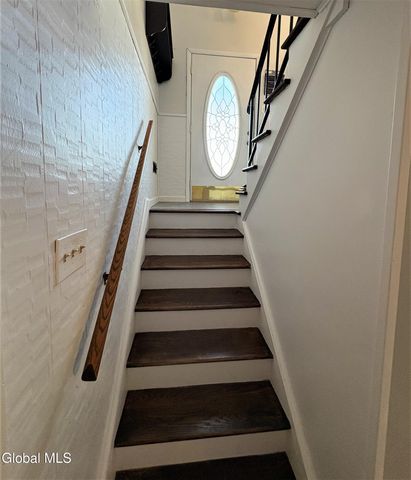 12 Clove Court, Clifton Park, NY 12065