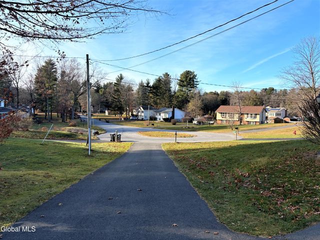 12 Clove Court, Clifton Park, NY 12065