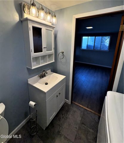 12 Clove Court, Clifton Park, NY 12065