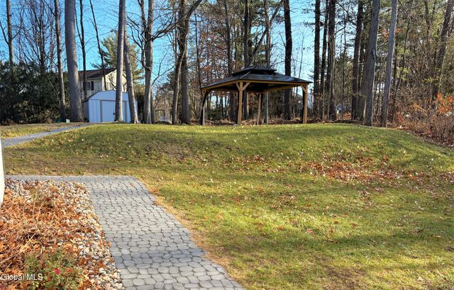 12 Clove Court, Clifton Park, NY 12065