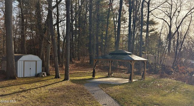 12 Clove Court, Clifton Park, NY 12065