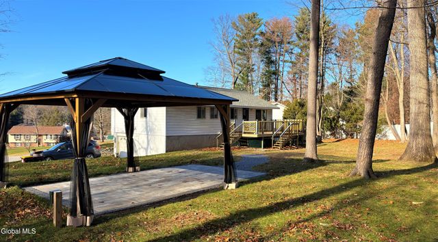 12 Clove Court, Clifton Park, NY 12065