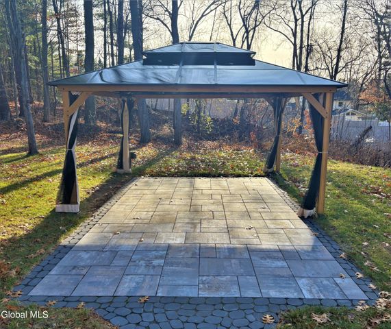 12 Clove Court, Clifton Park, NY 12065