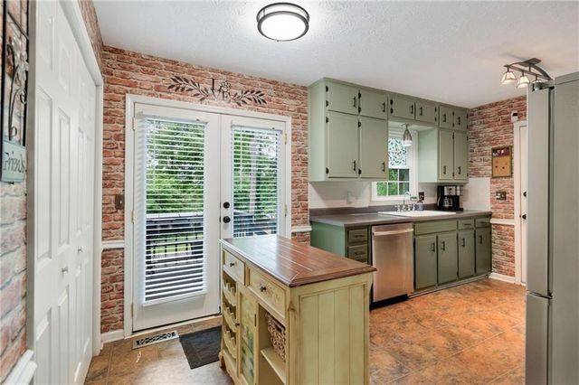 1705 Rambling Woods Drive, Lawrenceville, GA 30043