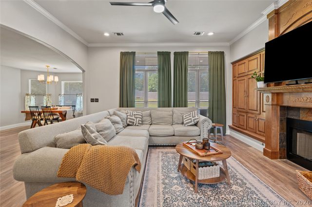 1257 East Drive, Bartlesville, OK 74006