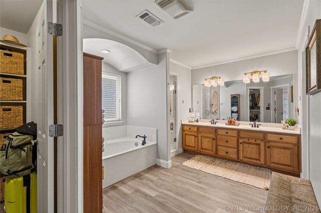 1257 East Drive, Bartlesville, OK 74006