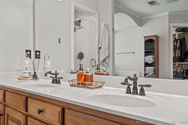 1257 East Drive, Bartlesville, OK 74006