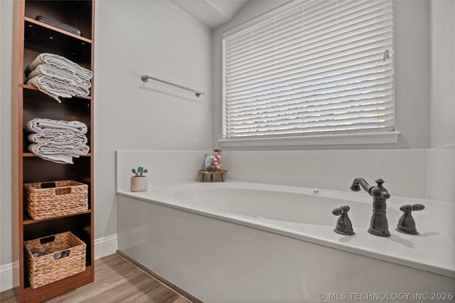 1257 East Drive, Bartlesville, OK 74006