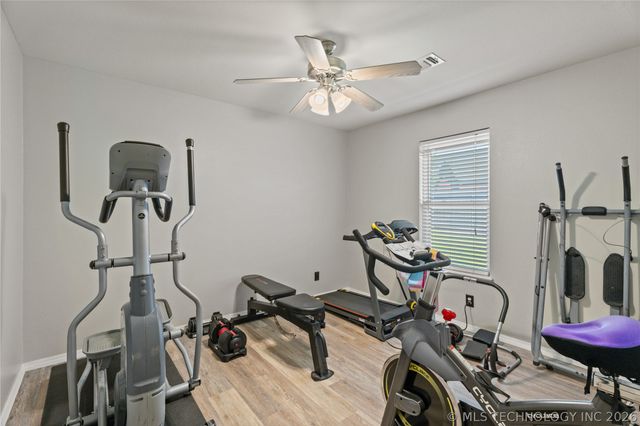 1257 East Drive, Bartlesville, OK 74006