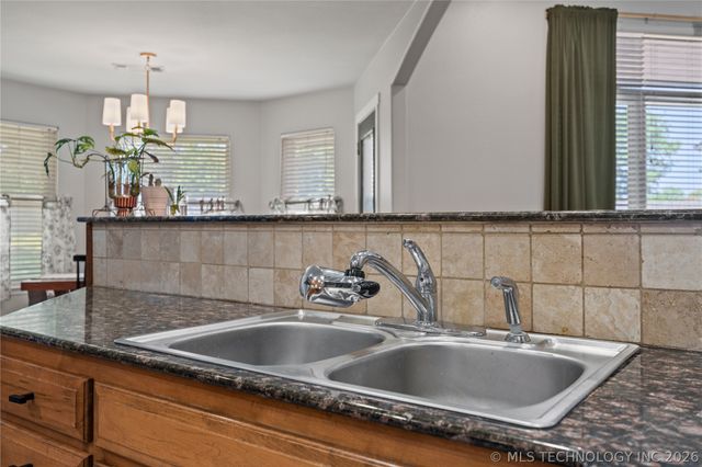 1257 East Drive, Bartlesville, OK 74006
