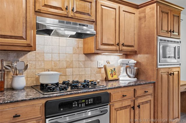 1257 East Drive, Bartlesville, OK 74006