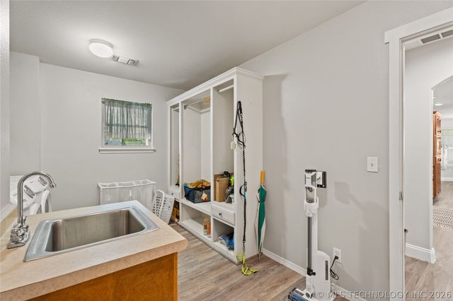 1257 East Drive, Bartlesville, OK 74006