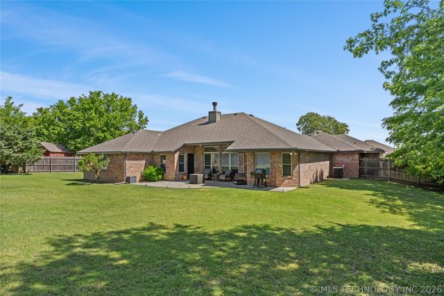 1257 East Drive, Bartlesville, OK 74006