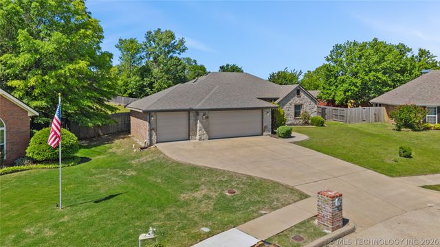 1257 East Drive, Bartlesville, OK 74006