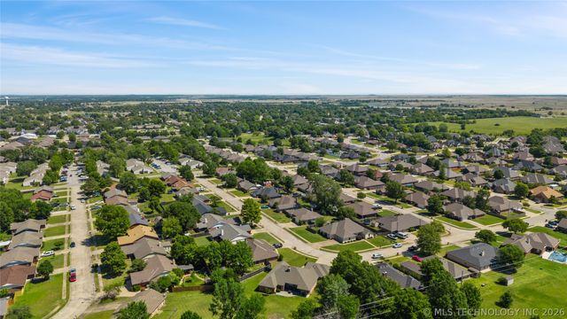 1257 East Drive, Bartlesville, OK 74006