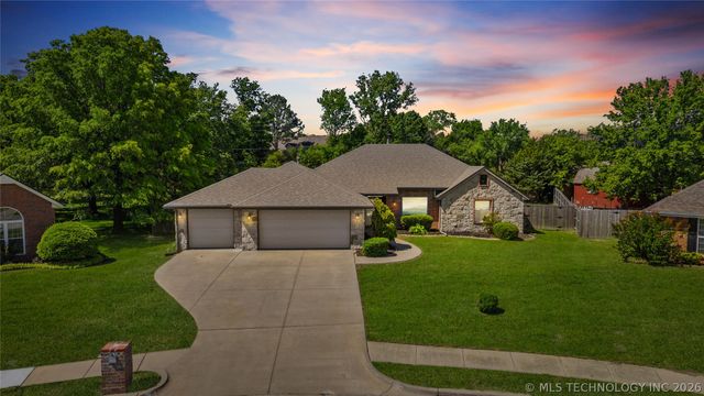 1257 East Drive, Bartlesville, OK 74006
