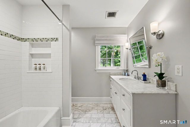 34 Bayberry Road, New Canaan, CT 06840
