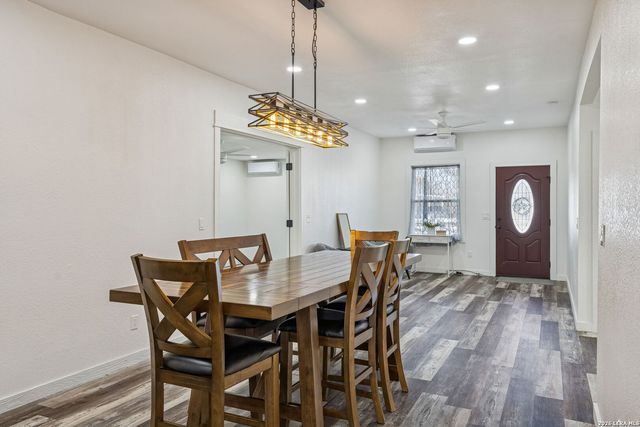 562 Kendalia Ave, San Antonio, TX 78221