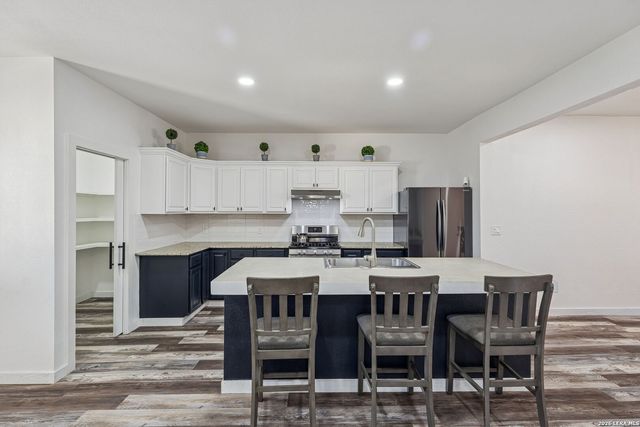 562 Kendalia Ave, San Antonio, TX 78221