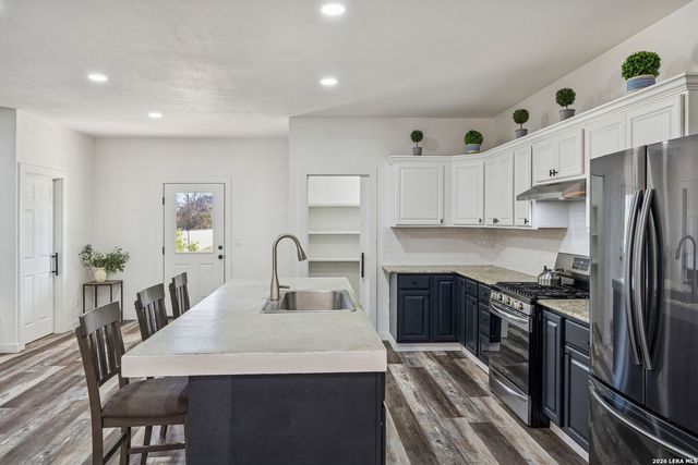 562 Kendalia Ave, San Antonio, TX 78221