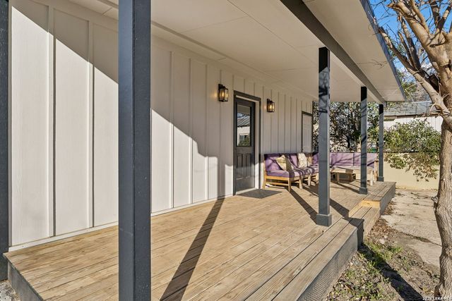 562 Kendalia Ave, San Antonio, TX 78221