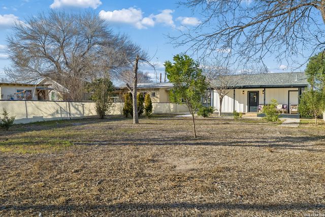 562 Kendalia Ave, San Antonio, TX 78221