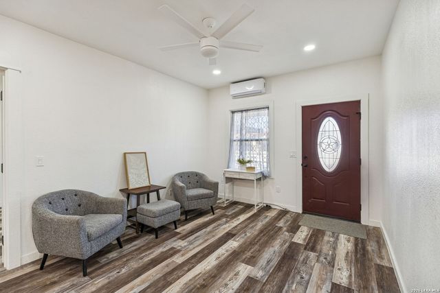 562 Kendalia Ave, San Antonio, TX 78221