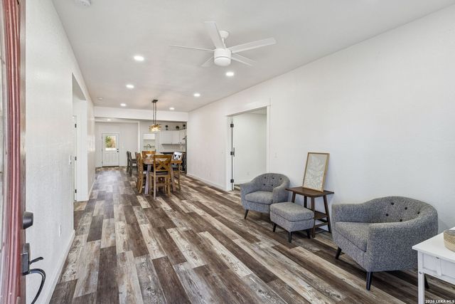 562 Kendalia Ave, San Antonio, TX 78221