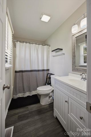 1772 Woodridge Circle, Hickory, NC 28602