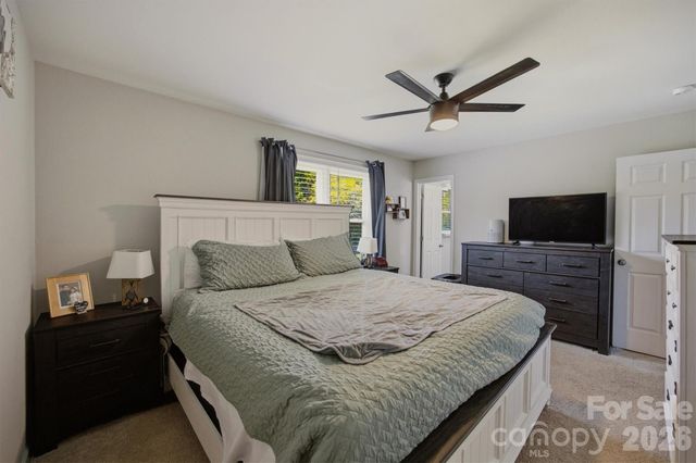 1772 Woodridge Circle, Hickory, NC 28602