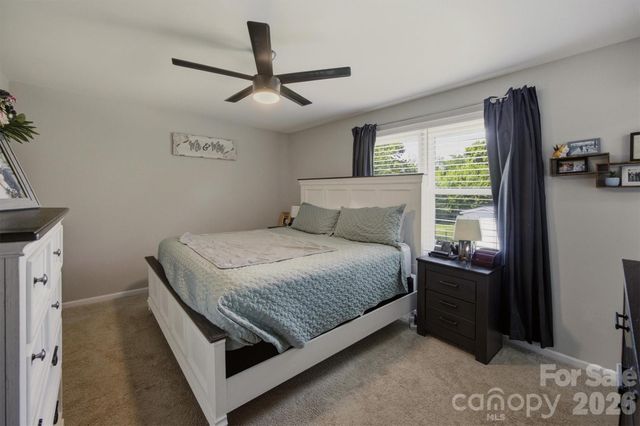 1772 Woodridge Circle, Hickory, NC 28602