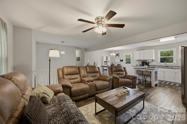 1772 Woodridge Circle, Hickory, NC 28602