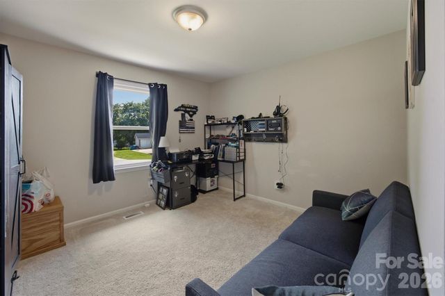 1772 Woodridge Circle, Hickory, NC 28602