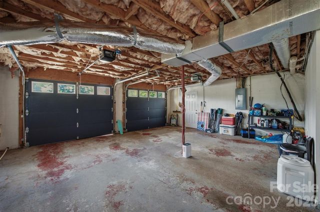 1772 Woodridge Circle, Hickory, NC 28602