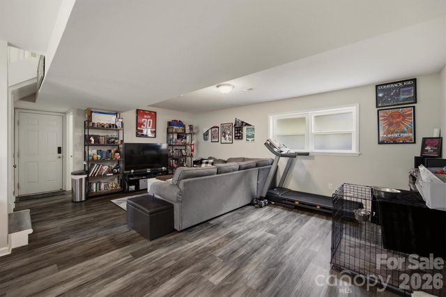1772 Woodridge Circle, Hickory, NC 28602