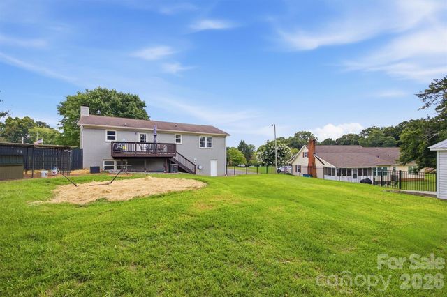 1772 Woodridge Circle, Hickory, NC 28602