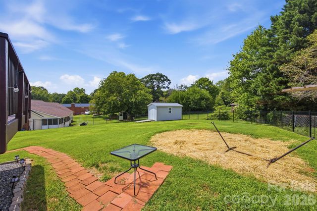 1772 Woodridge Circle, Hickory, NC 28602