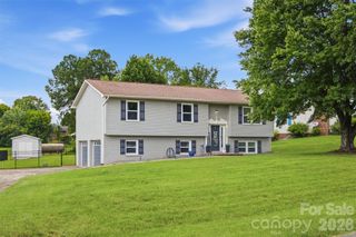 1772 Woodridge Circle, Hickory, NC 28602