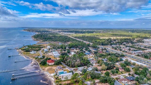 1788 Commander Harvey Ln, Navarre, FL 32566
