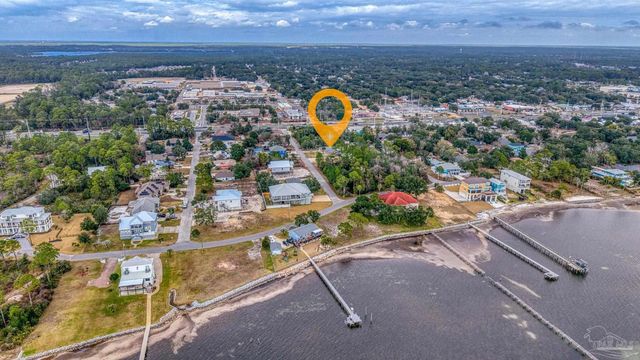 1788 Commander Harvey Ln, Navarre, FL 32566
