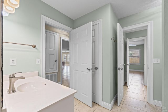 1788 Commander Harvey Ln, Navarre, FL 32566