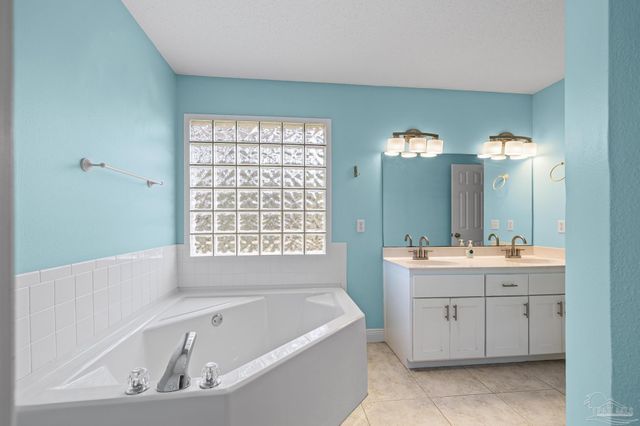 1788 Commander Harvey Ln, Navarre, FL 32566