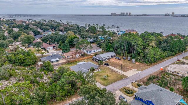 1788 Commander Harvey Ln, Navarre, FL 32566