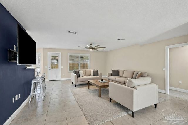 1788 Commander Harvey Ln, Navarre, FL 32566